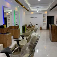 استخدام اصلاح کار‌حرفه ای و مژه کار ،ناخن کار