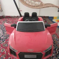 ماشین شارژش آئودی وکفش اسکیت|دوچرخه، اسکیت، اسکوتر|محلات, |دیوار