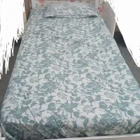 تخت و میز تحریر