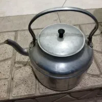کتری بزرگ و کوچک  سالم بشرط فروش|قوری، کتری، قهوه‌ساز دستی|بومهن, |دیوار