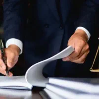 وکیل و مشاور حقوقی