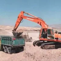 راننده پایه یک وراننده بیل هستم جویای کار پاره وقت
