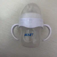 شیشه شیر و لباس بچگانه