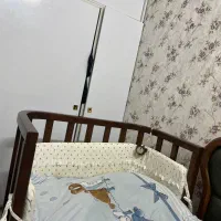 تخت کودک کنار تخت مادر