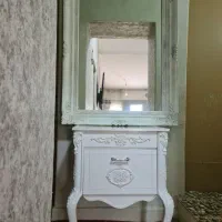 میز و آینه