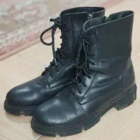 بوت زنانه چرم اصل زیپ و بند