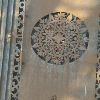 در باغی و حیاطی