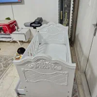 تخت کودک در حد نو با تشک|تخت و صندلی بچه|تهران, سبلان (لشگر)|دیوار