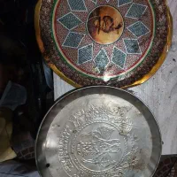 سرقندان قدیمی دارای خطاطی طرح  سینی مسی شاه عباس|کلکسیون اشیاء عتیقه|فسا, |دیوار