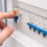 خدمات برق ساختمان وصنعتی . دوربین مداربسته ودزدگیر