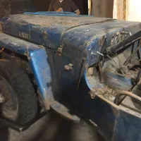 دو دستگاه جیپ‌ ویلیز‌ ۱۹۵۰