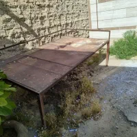 تخت فلزی