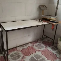 میز و نیمکت آهنی