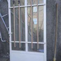 درب و پنجره آهنی