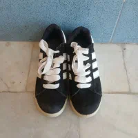 کفش|کیف، کفش، کمربند|خاش, |دیوار