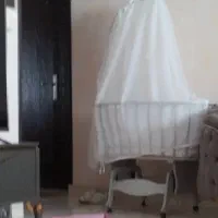 تخت کنار مادر نو