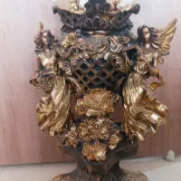 گلدان تزئینی کنار سالن