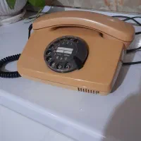 تلفن رومیزی قدیمی