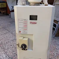 یک دستگاه آبگرمکن گازی