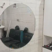 یک عدد ایینه قدی و اینه گرد