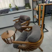 فروش،دو عدد صندلی با میز  ویک استند  چوب راش