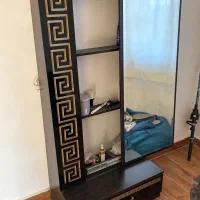 کشو و اینه ایستاده