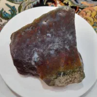 تعدادی عقیق برش خورده و برش نخورده