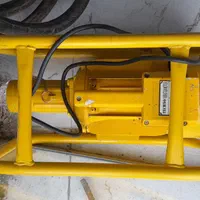 بالابر بتونیر ویبره کفکش سمپاش هیلتی|مصالح و تجهیزات ساختمان|املش, |دیوار