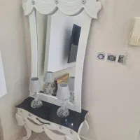 آینه و میز آینه به همراه شمعدانی