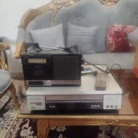 یک عدد سی دی یک عدد رادیو ظبط هر دو باهم