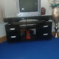 تلویزیون میزتلویزیون شیشه ای با یه دیجیتال