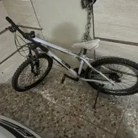 دوچرخه|دوچرخه، اسکیت، اسکوتر|قدس, شهرقدس|دیوار