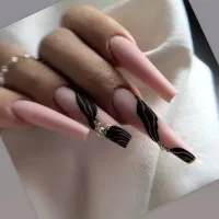 آموزش وخدمات کاشت ناخن ویژه شب یلدا