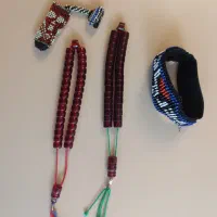 دو عدد تسبیح و بازو بندو جا فندک