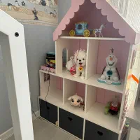 کتابخانه و سینک چوبی