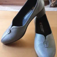 یک جفت کفش زنانه نو