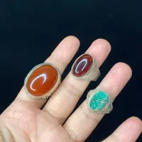 انگشتر نقره دستساز با سنگ معدنی