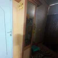 جا کفشی ایستاده هم جا لباسی در دو طرفش