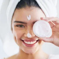 فیشیال و پاکسازی پوست آقایان و بانوان