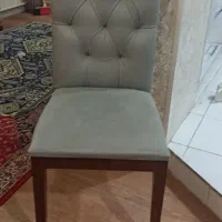 یک عددصندلی چوبی