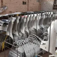 کارگر برای کار در استوک فروشی