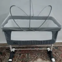 گهواره کنار تخت مادر