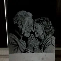 طراحی چهره سیاه‌قلم حرفه‌ای و سفارش پرتره سیاه‌قلم