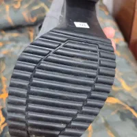 کفش یا پوت|کیف، کفش، کمربند|ساری, |دیوار