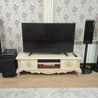 تلوزیون و میز و سینما خانگی