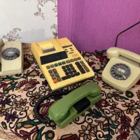 تلفن قدیمی و ماشین حساب