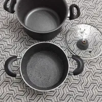 دوعدد قابلمه تفلون یک عددش درحدنو خوب خیلی ترتمیز