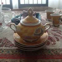فنجان و نعلبکی چهار نفره همراه با یک عدد قندان