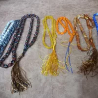 تسبیح سندلوس روس کهربا و سنگ عقیق زرد