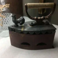 اتوی قدیمی خروس نشان